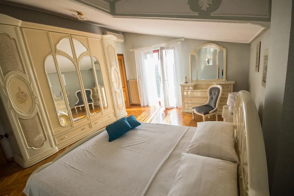 Apartments Lidija Umag 0*,